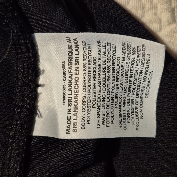 Nike women's size XL black cropped leggings, EUC or better - Picture 7 of 7